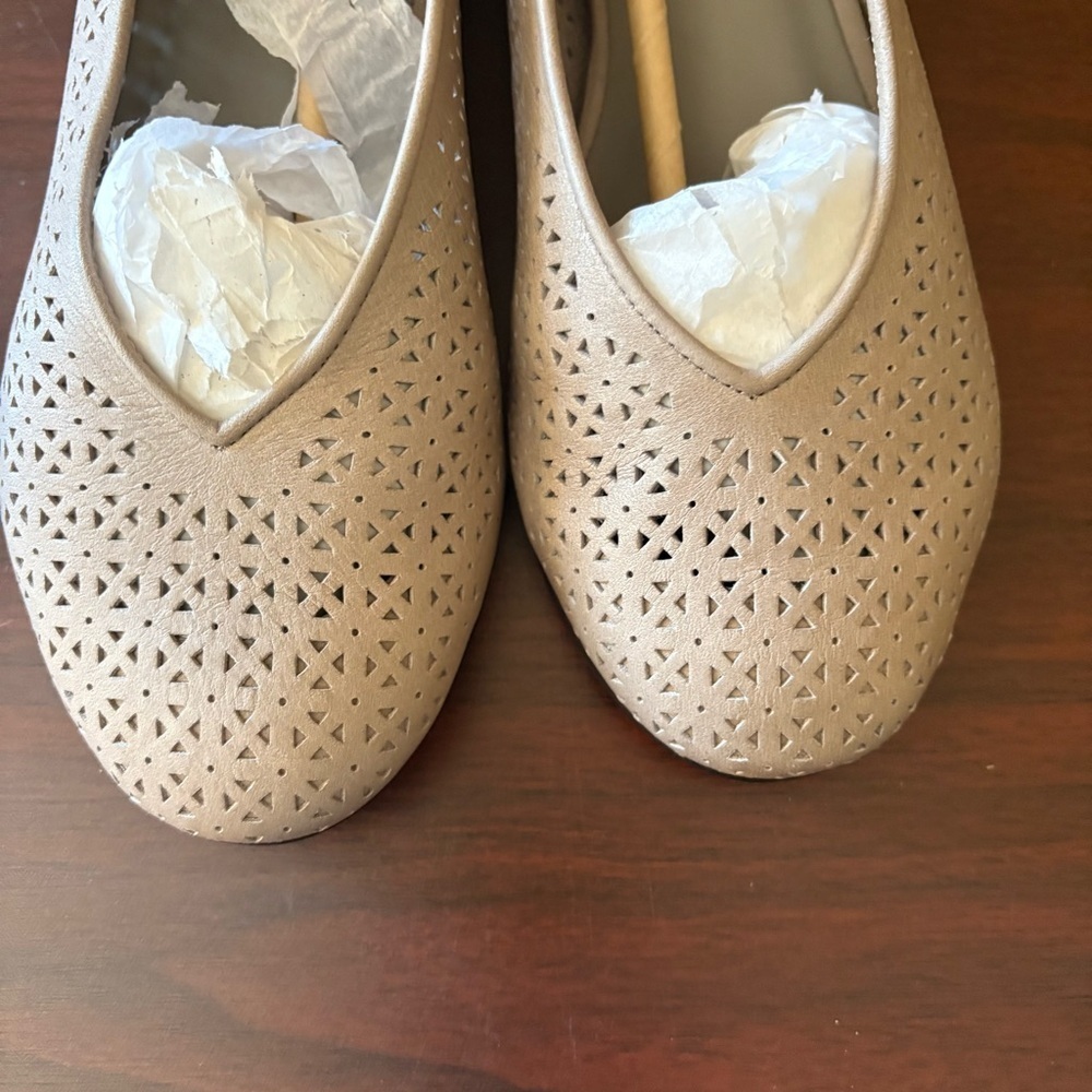 Eileen Fisher Women's Beige Perforated Loafers - Picture 3 of 5
